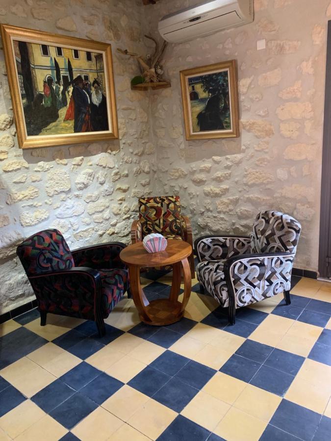 Logis Hotel Restaurant Hostellerie De La Tour Fontvieille Εξωτερικό φωτογραφία