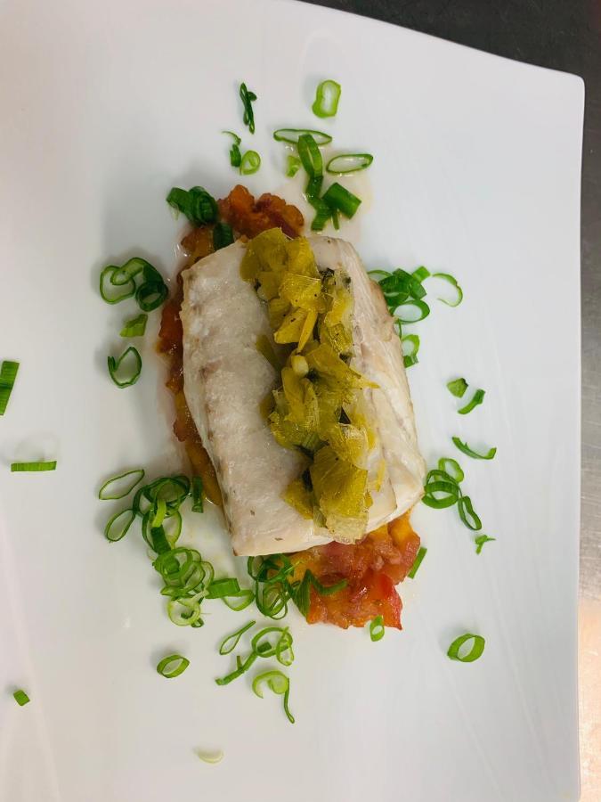 Logis Hotel Restaurant Hostellerie De La Tour Fontvieille Εξωτερικό φωτογραφία