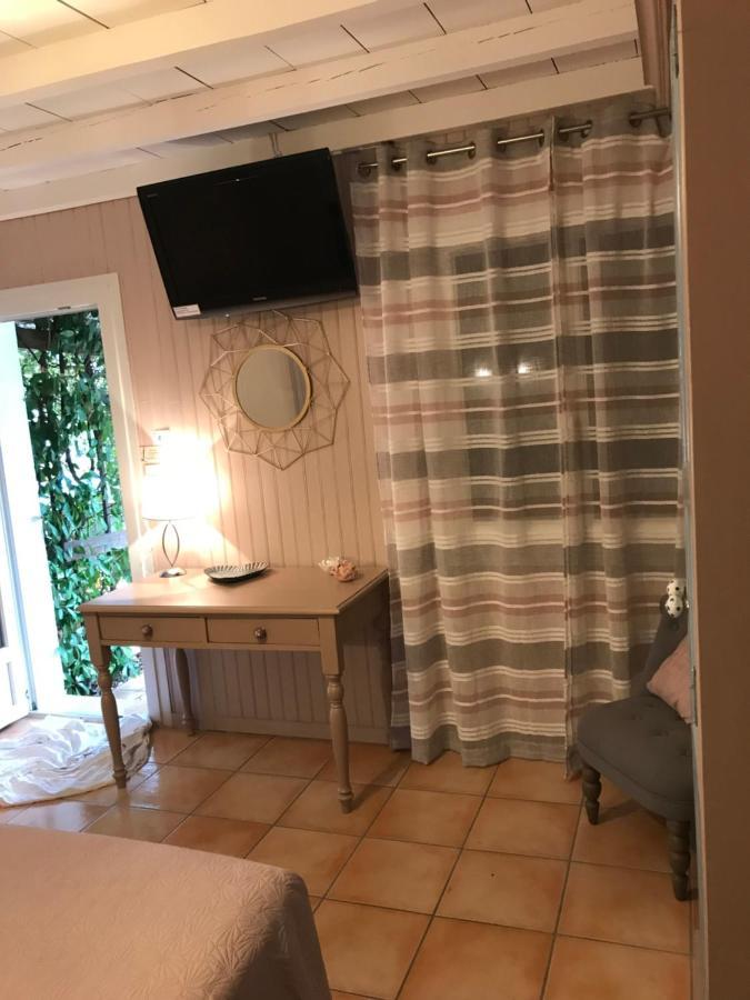 Logis Hotel Restaurant Hostellerie De La Tour Fontvieille Εξωτερικό φωτογραφία