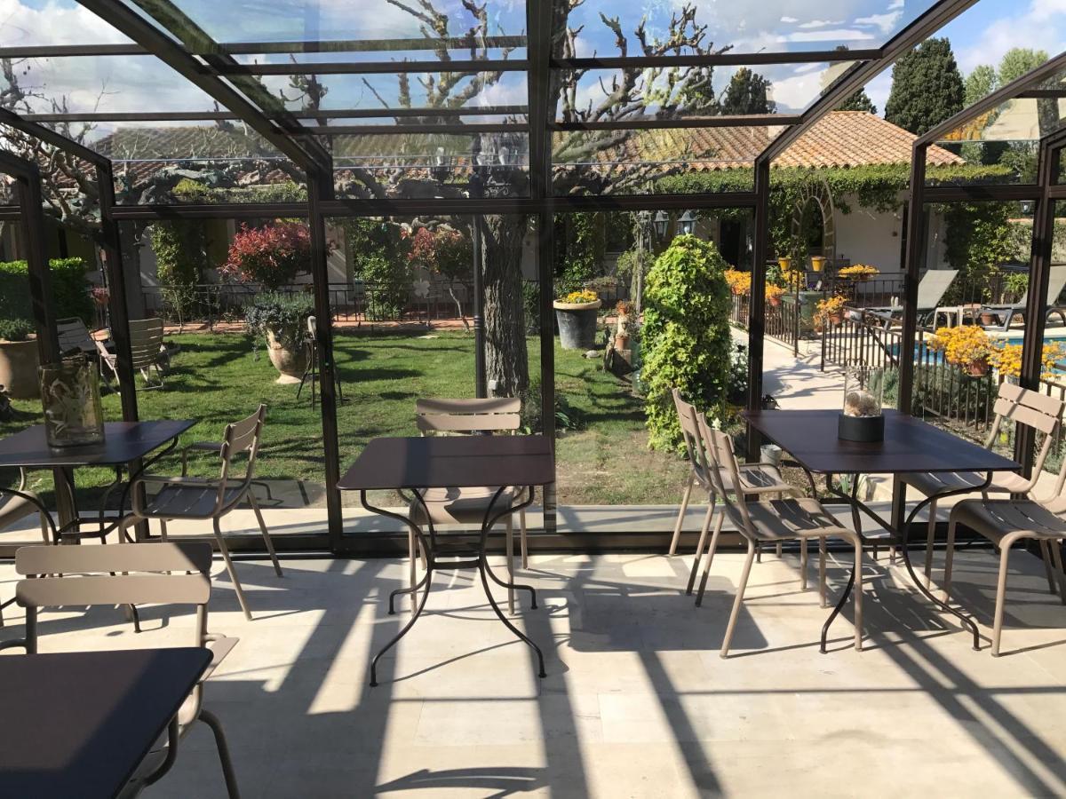 Logis Hotel Restaurant Hostellerie De La Tour Fontvieille Εξωτερικό φωτογραφία