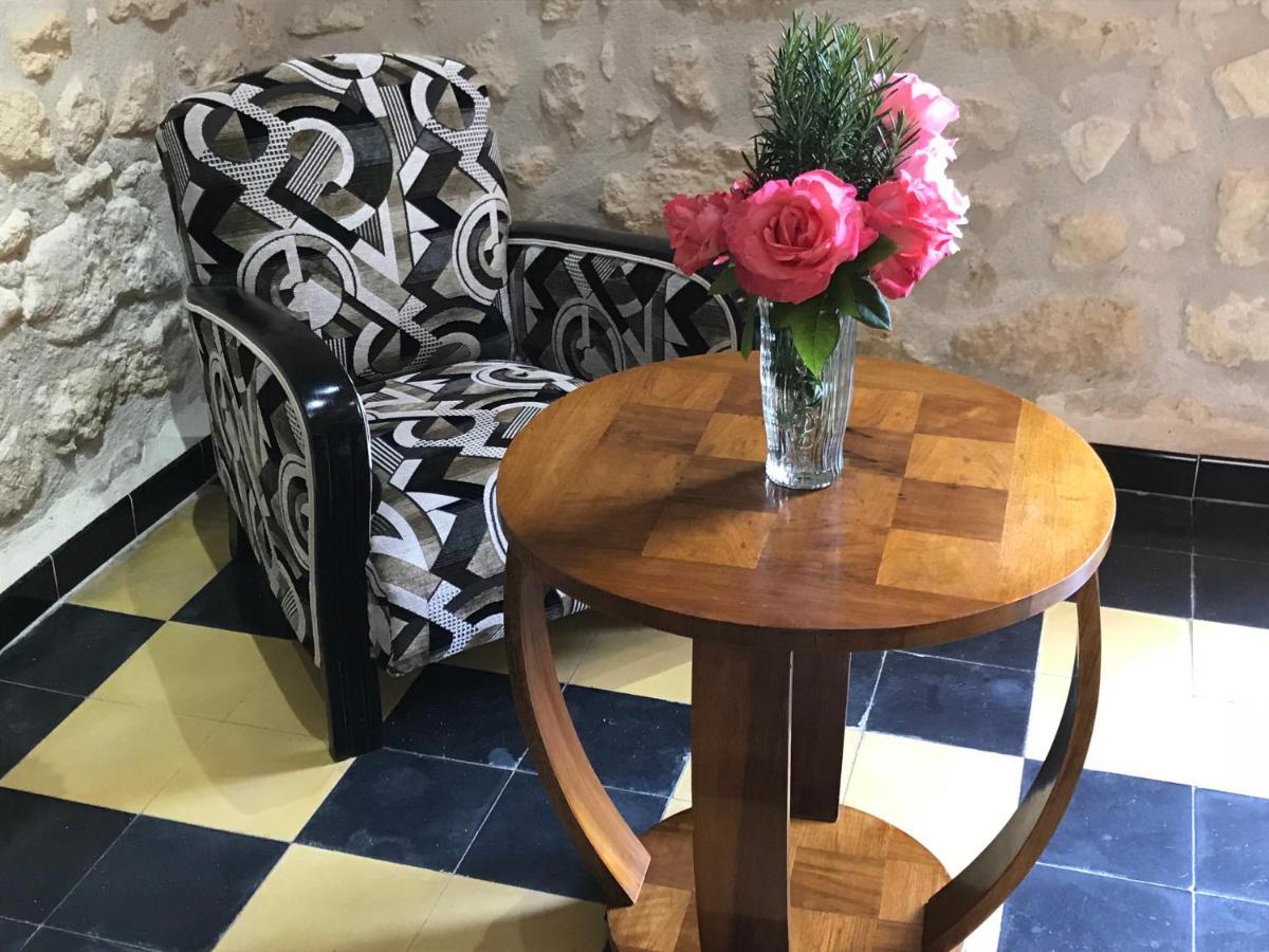 Logis Hotel Restaurant Hostellerie De La Tour Fontvieille Εξωτερικό φωτογραφία