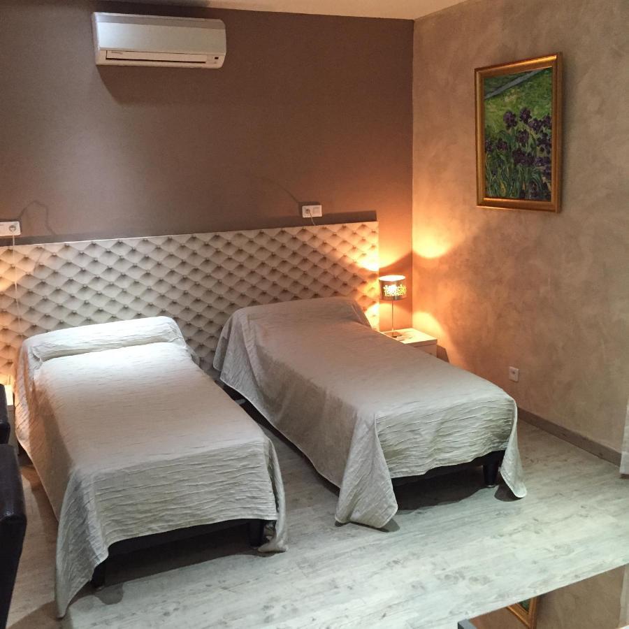 Logis Hotel Restaurant Hostellerie De La Tour Fontvieille Εξωτερικό φωτογραφία
