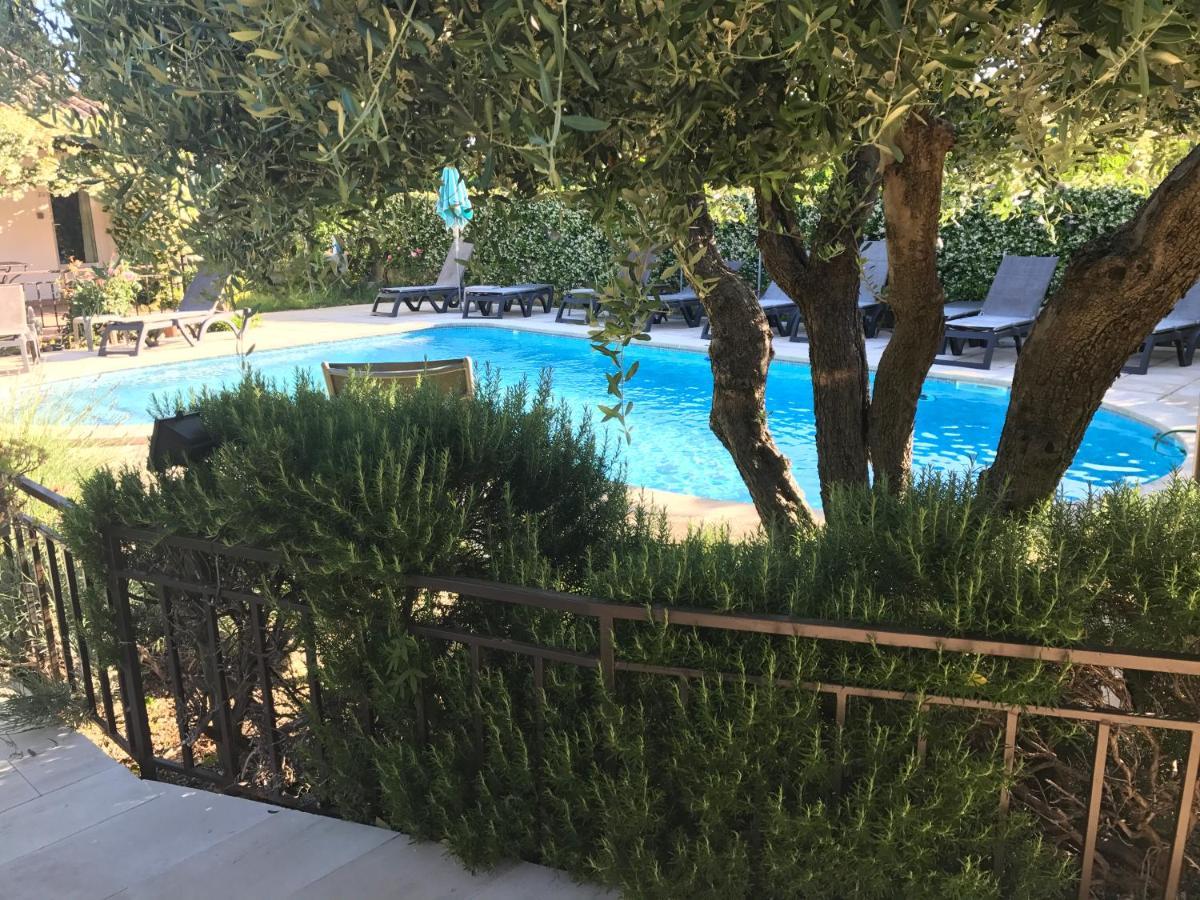 Logis Hotel Restaurant Hostellerie De La Tour Fontvieille Εξωτερικό φωτογραφία