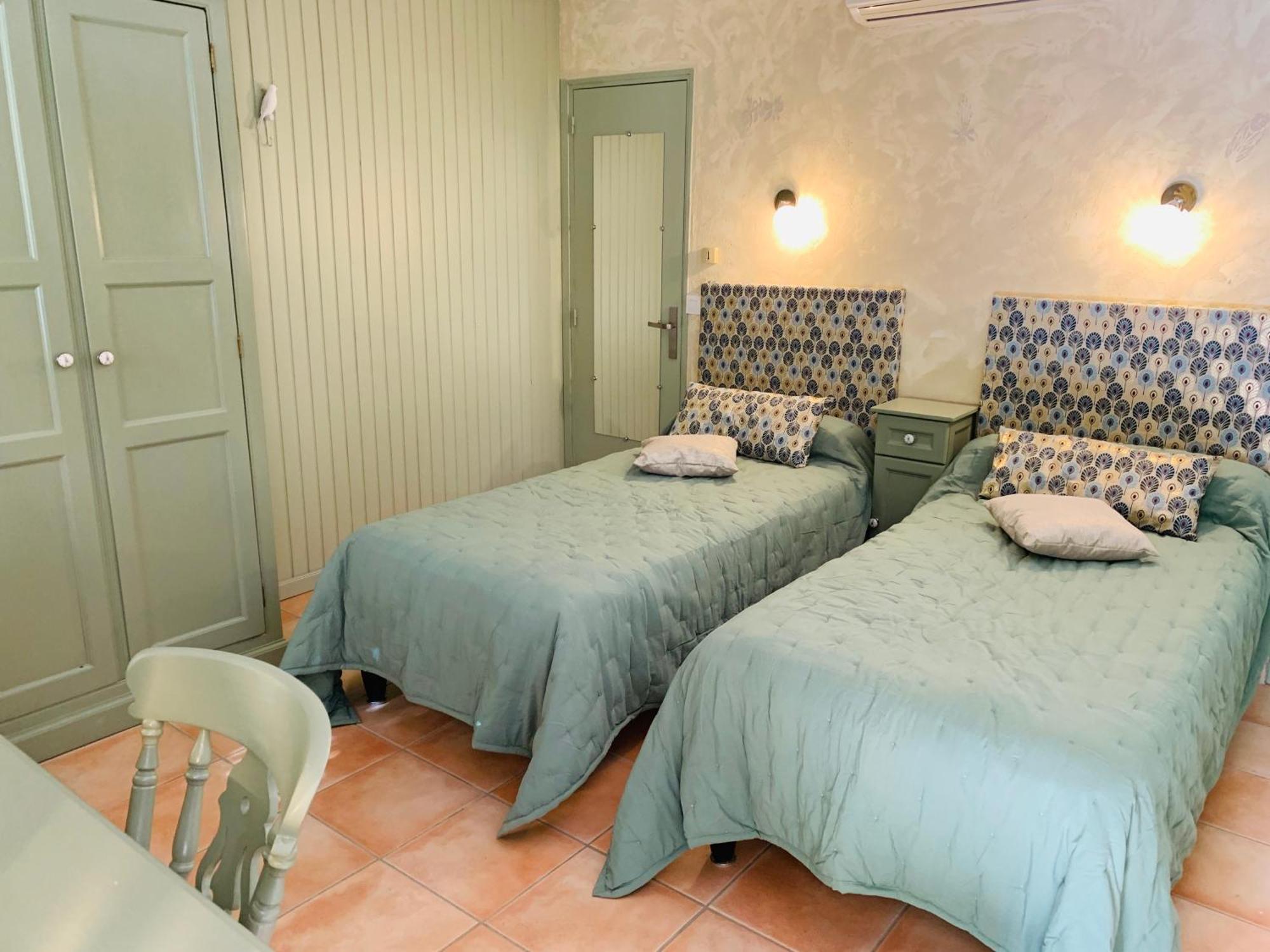 Logis Hotel Restaurant Hostellerie De La Tour Fontvieille Εξωτερικό φωτογραφία